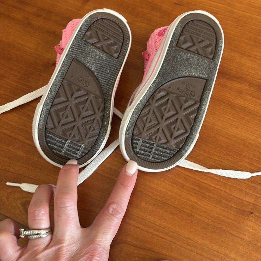Sneaker - Picture 2 of 6